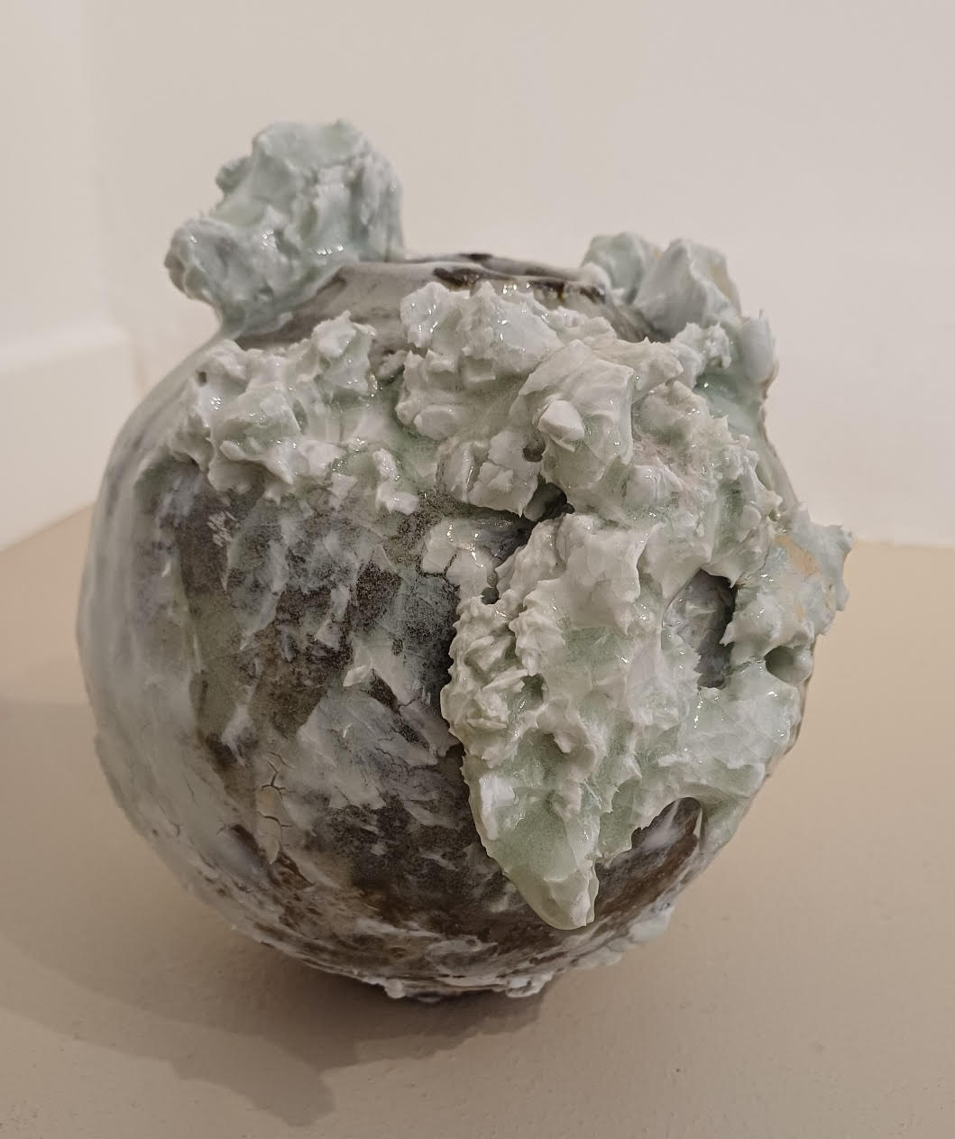 Moon jar by Akiko Hirai